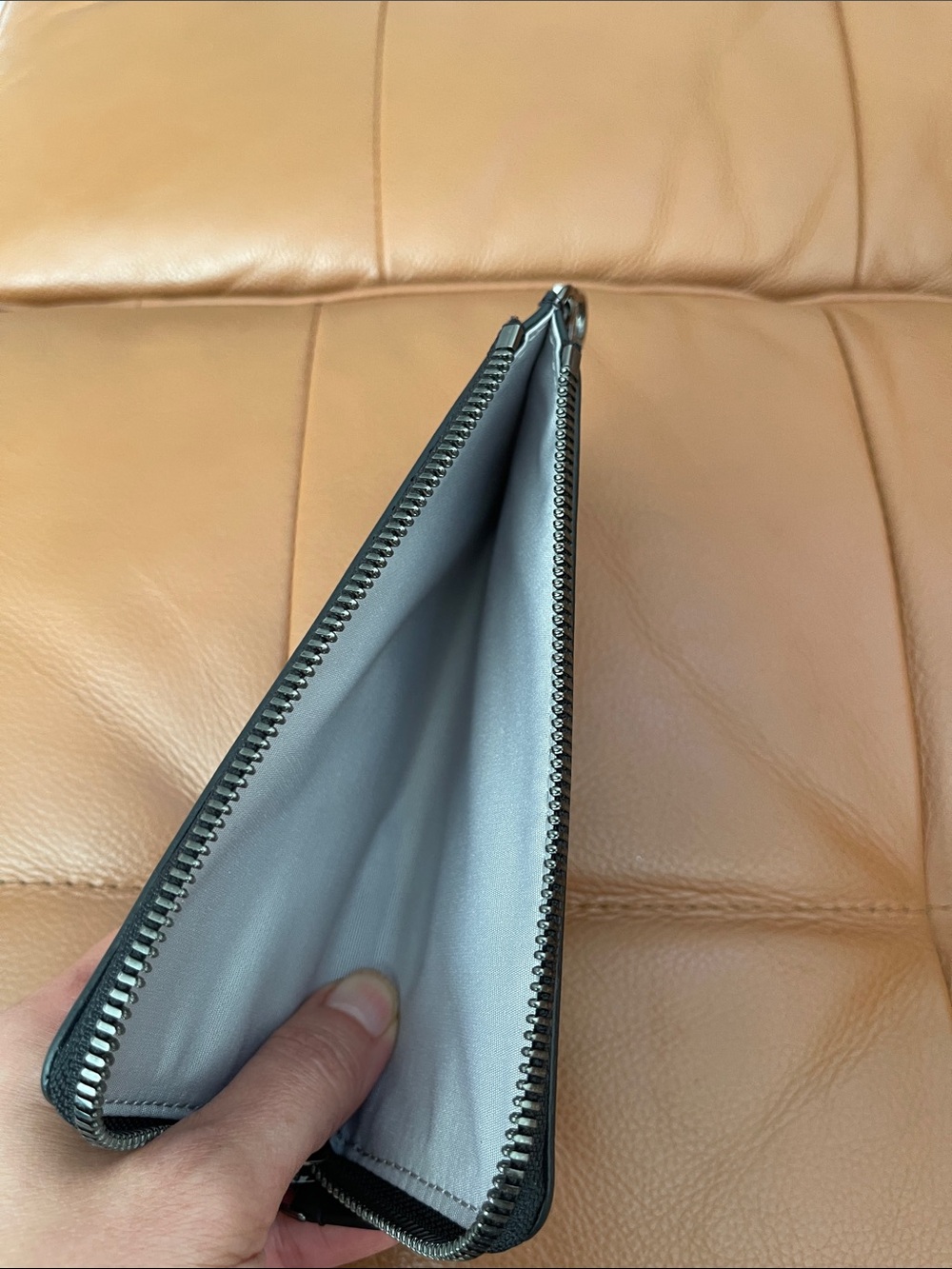 Tumi Black L Leather Zip Wallet with T Logo Accent - Picture 3 of 5